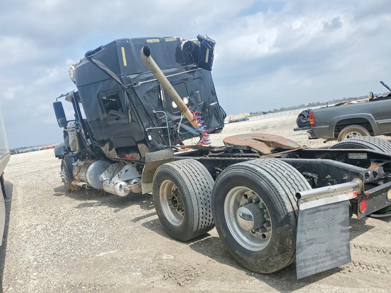 2014 International LF517 Semi Truck