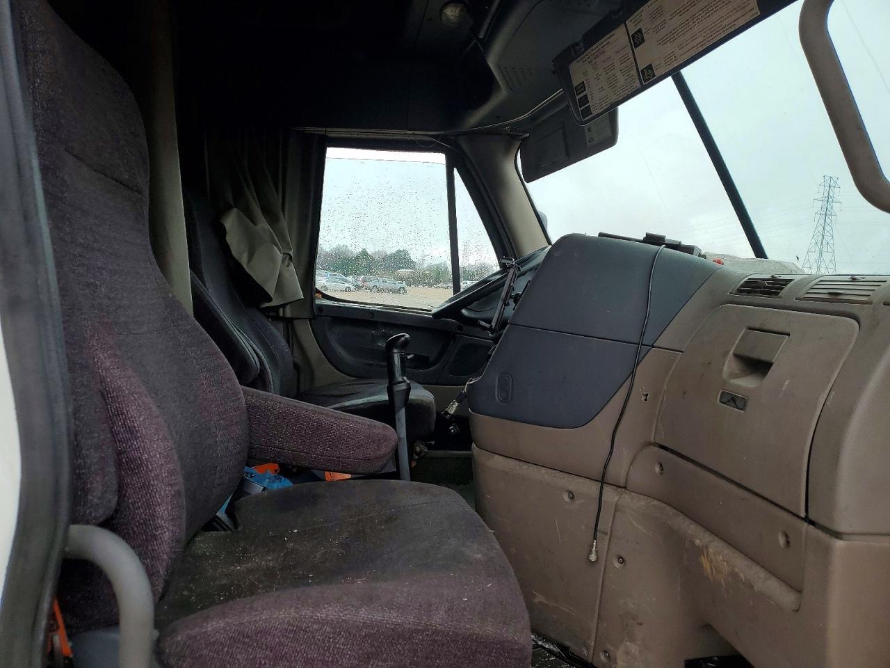 2013 Freightliner Cascadia Semi Truck