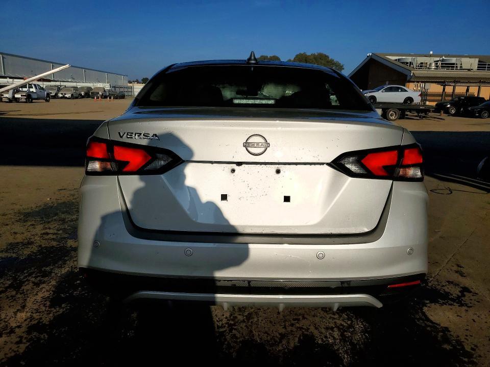 2025 Nissan Versa sv