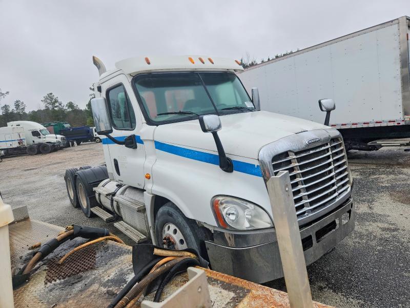 2011 Freightliner Cascadia Semi Truck