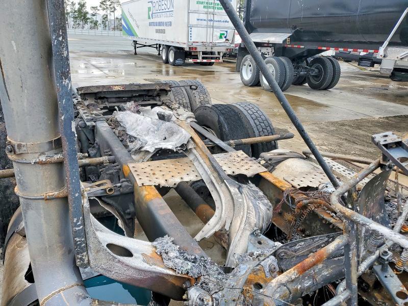 2013 Freigliner 2013 Freightliner Cascadia 125 Semi Truck
