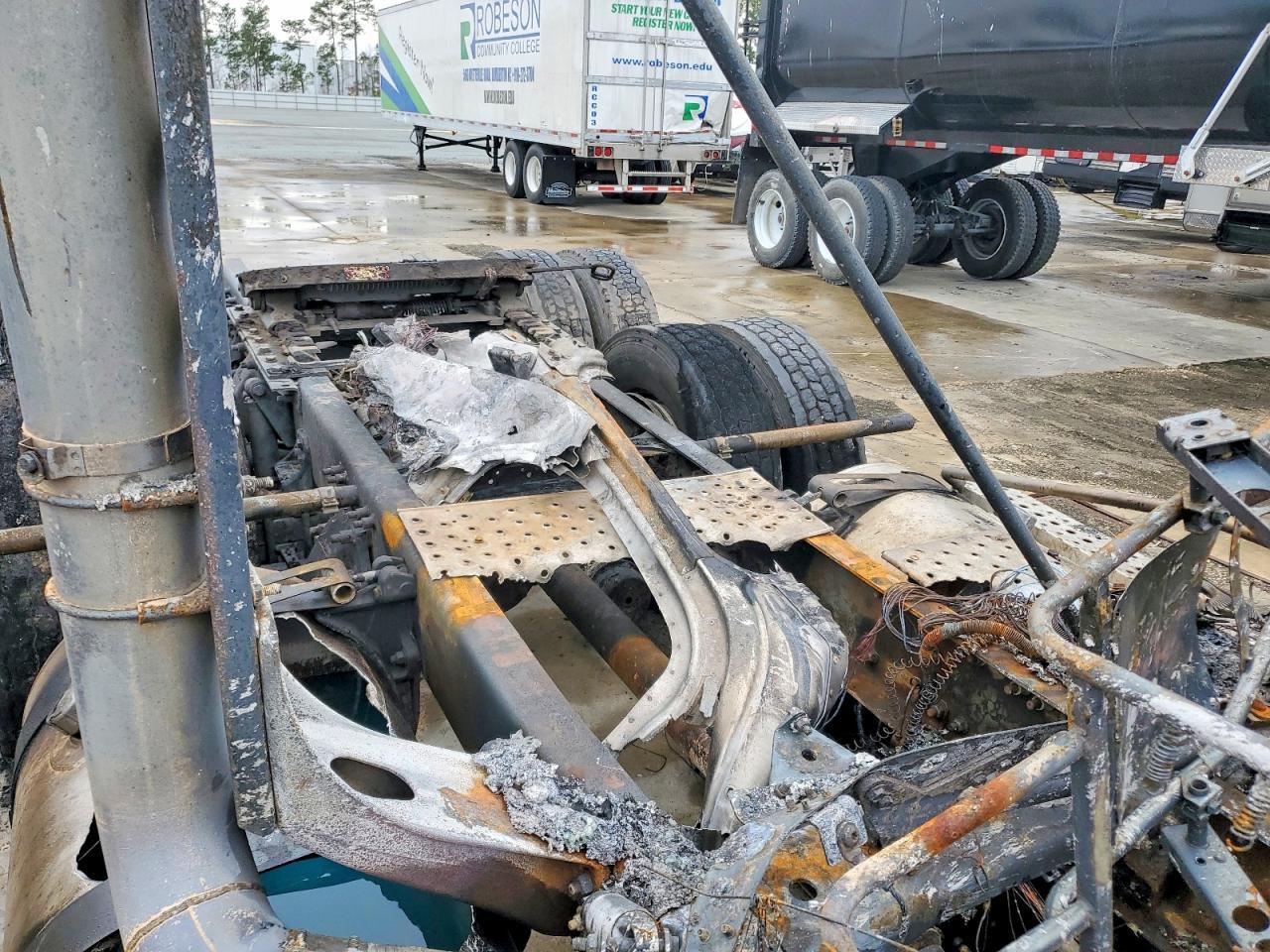2013 Freigliner 2013 Freightliner Cascadia 125 Semi Truck