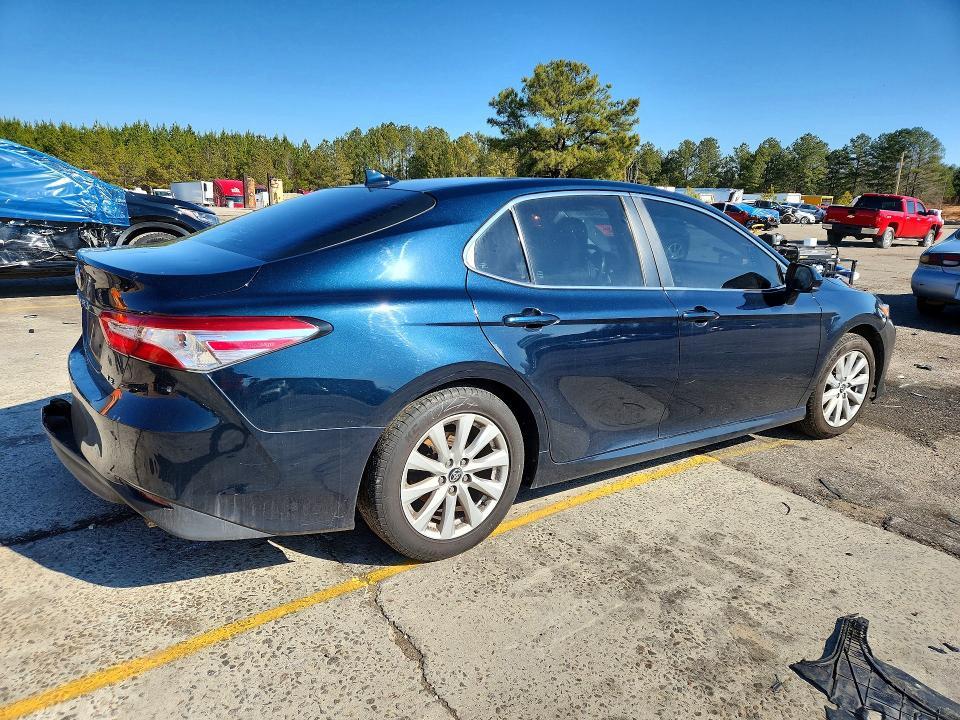 2020 Toyota Camry le