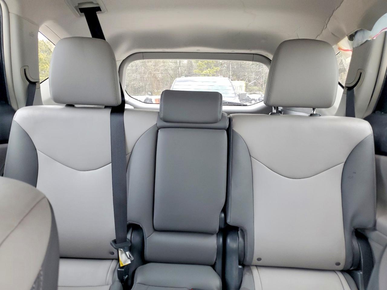 2017 Toyota Prius v Four