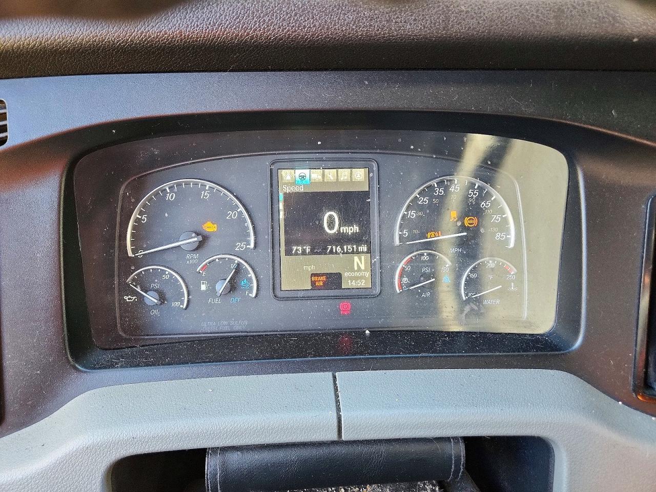 2018 Freigliner 2018 Freightliner Cascadia 126 Semi Truck