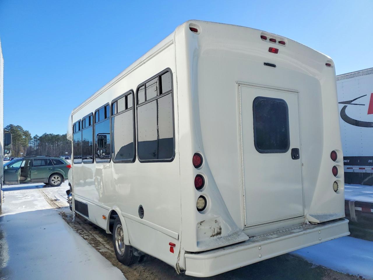 2015 Chevrolet Express G4500 Shuttle Bus
