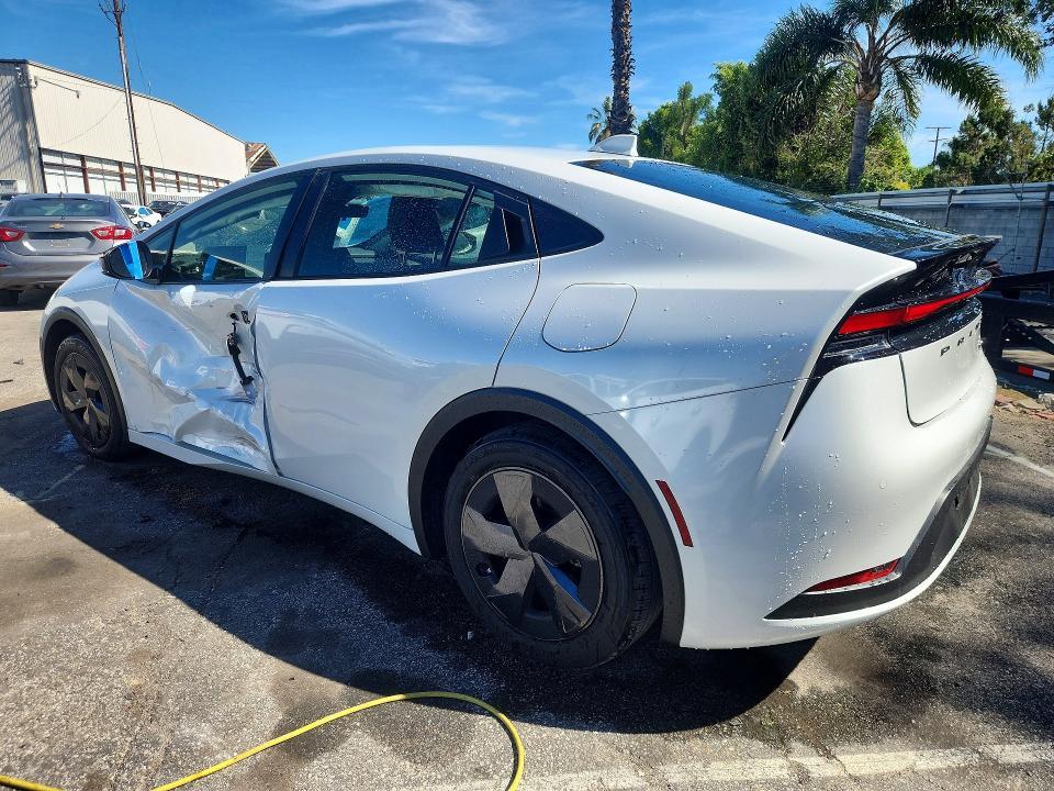 2025 Toyota Prius le
