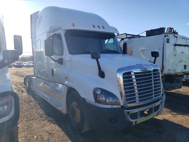 2015 Freightliner Cascadia Semi Truck
