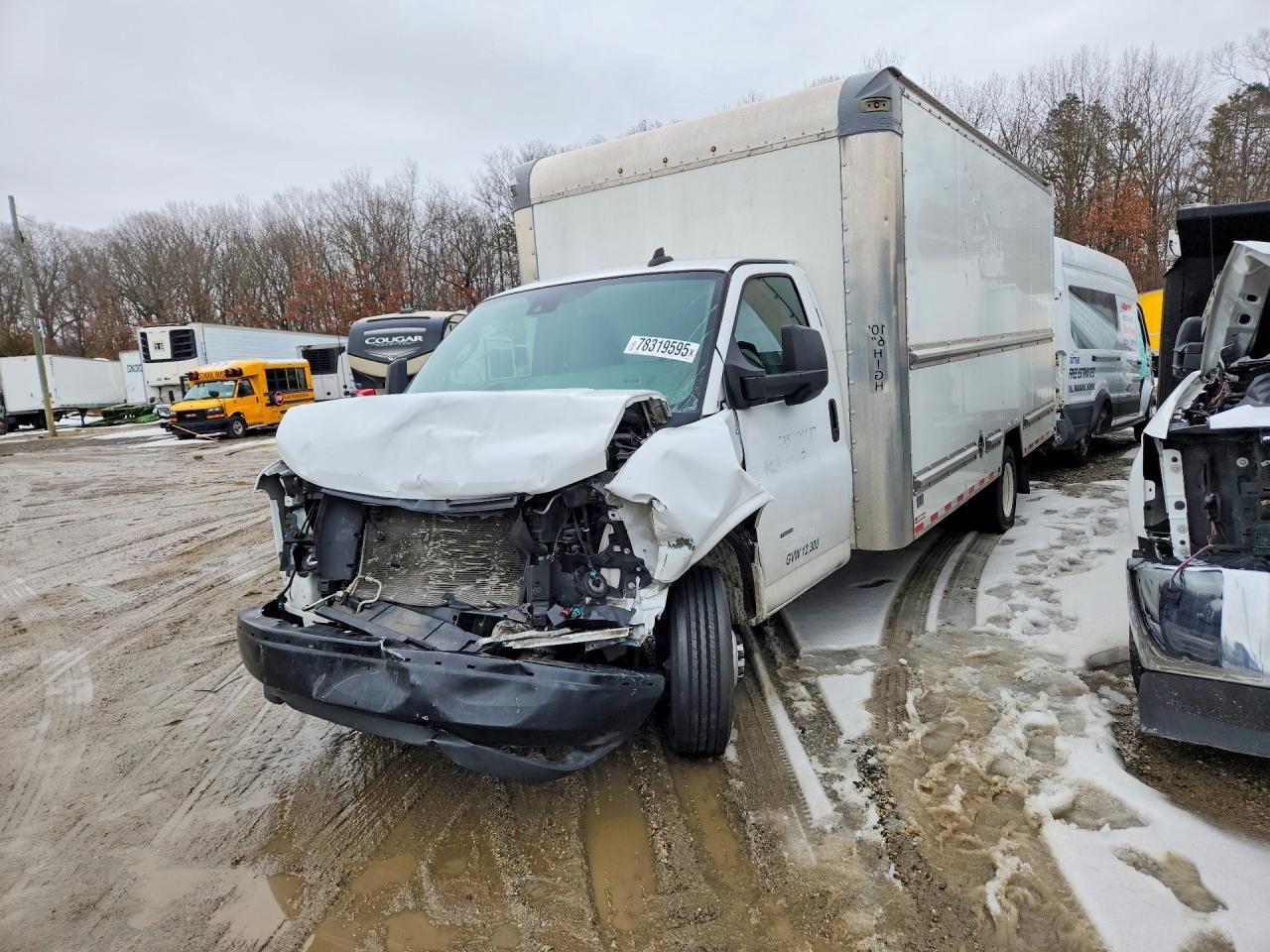 2021 GMC Savana BOX Truck
