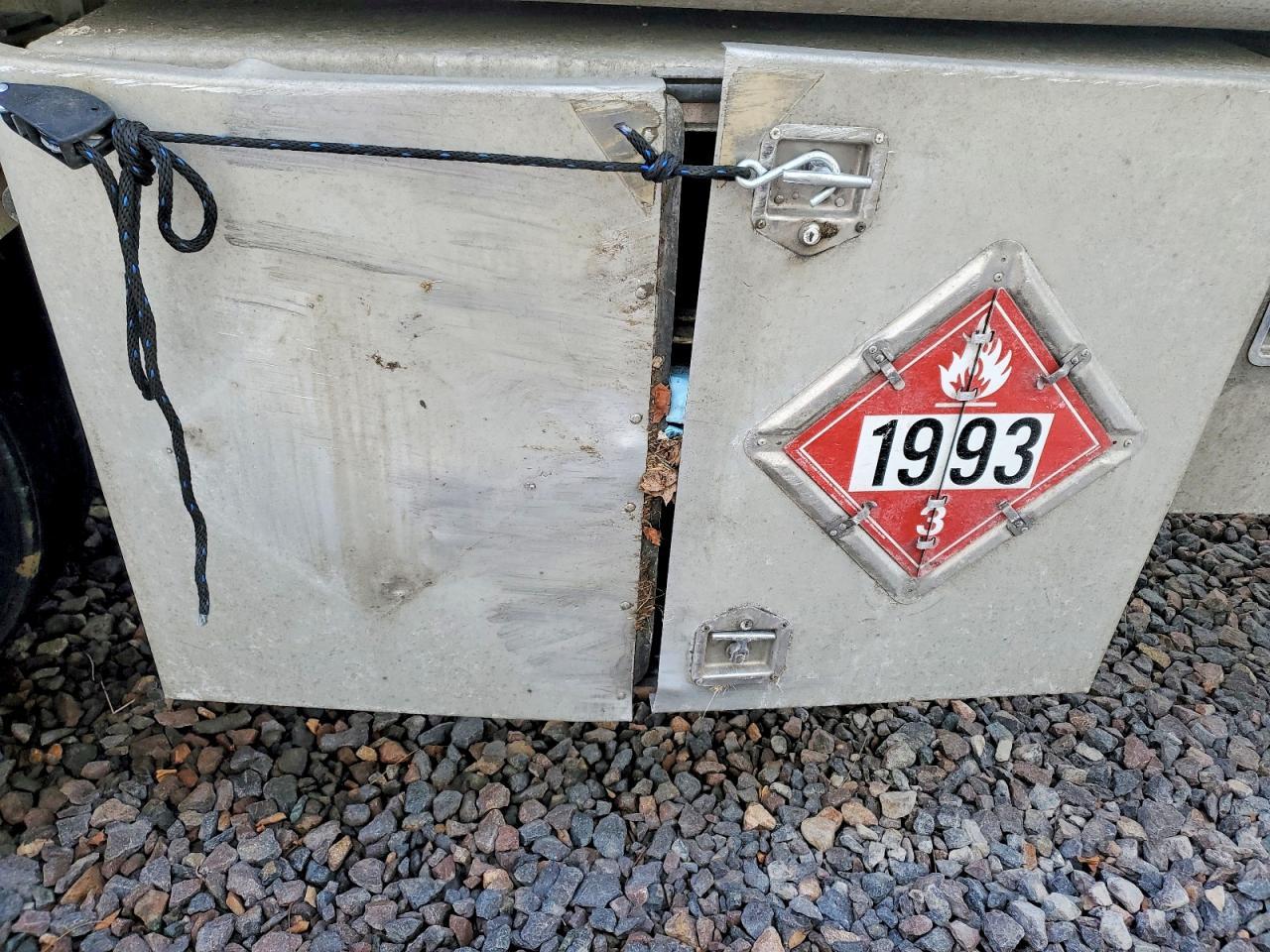 2011 LBT TAG-HA2-EDT9500X4DB Fuel Tank Trailer