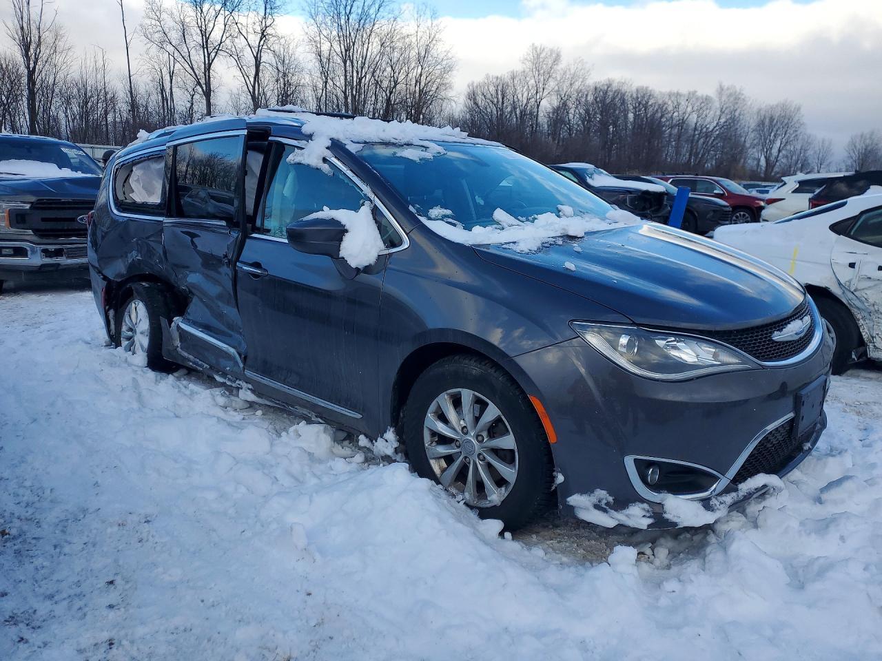 2018 Chrysler Pacifica Touring l