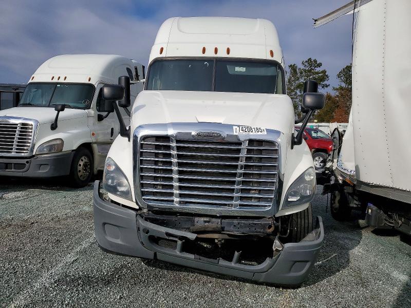 2016 Freigliner 2016 Freightliner Cascadia 125 Flatbed Truck