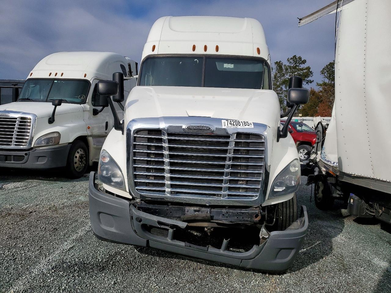 2016 Freigliner 2016 Freightliner Cascadia 125 Flatbed Truck