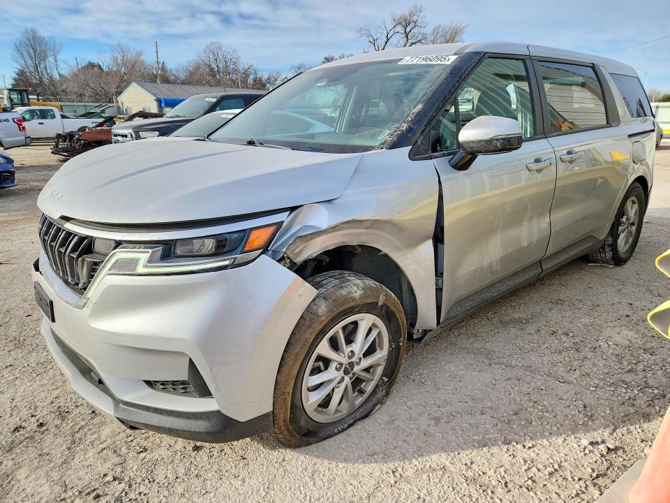 2022 KIA Carnival lx