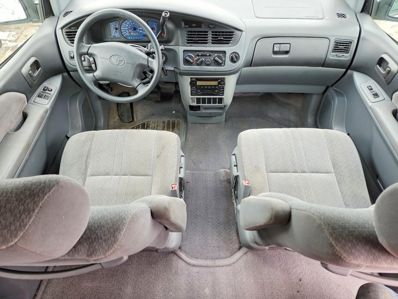 2002 Toyota Sienna ce