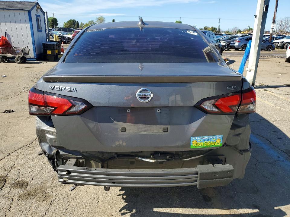 2021 Nissan Versa sr