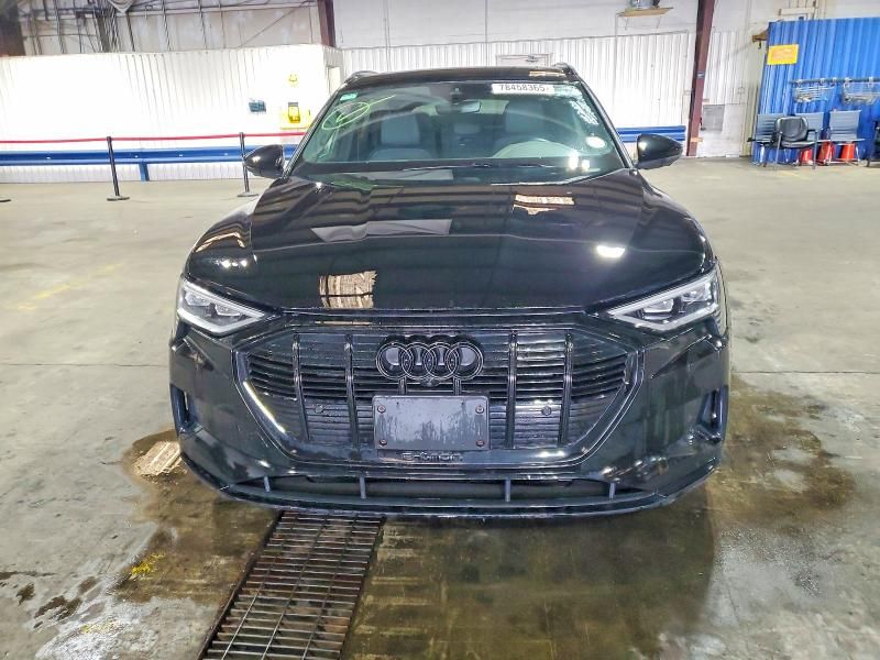 2022 Audi E-tron Premium Plus