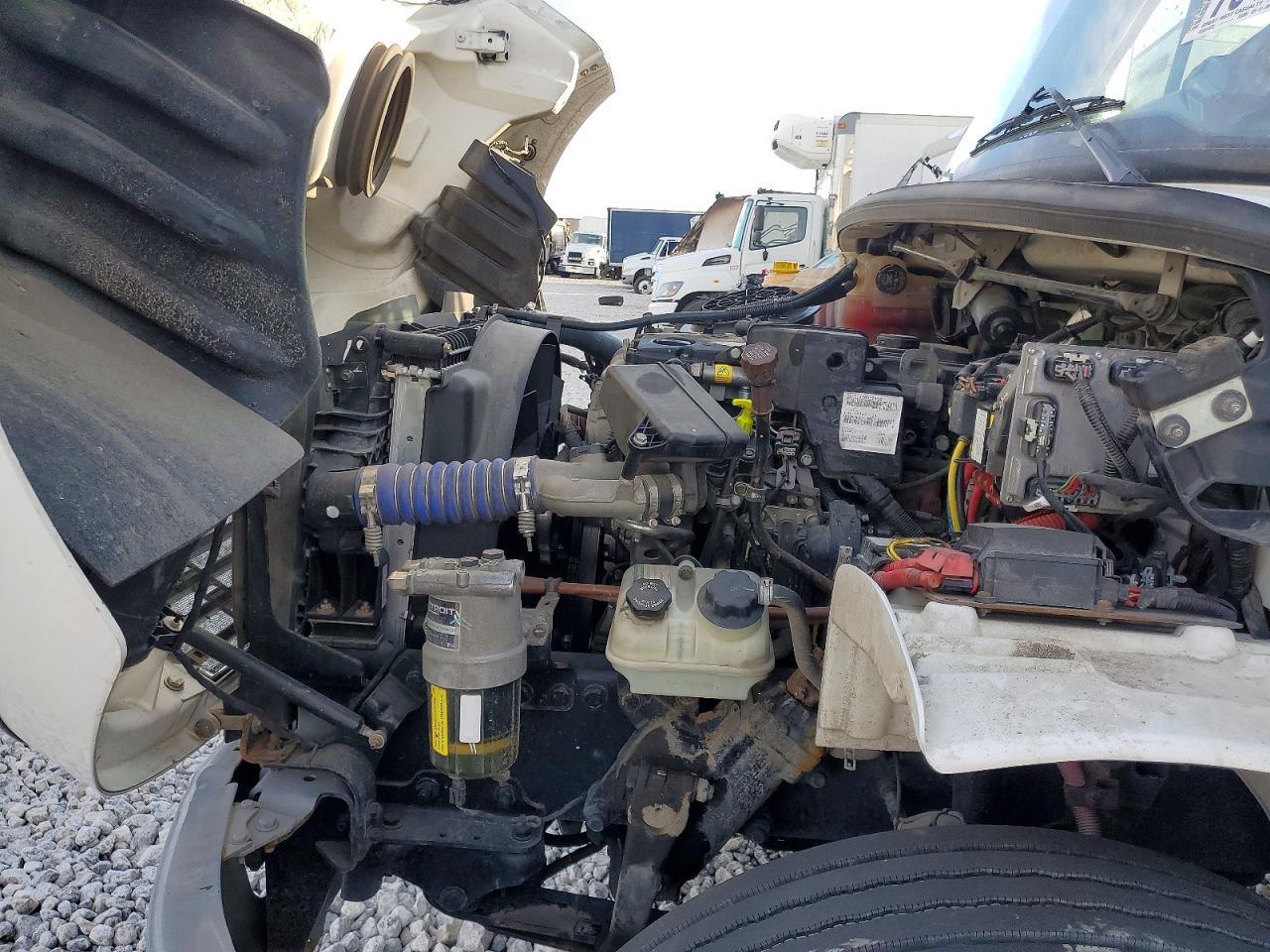 2020 Freigliner 2020 Freightliner Business Class M2 BOX Truck