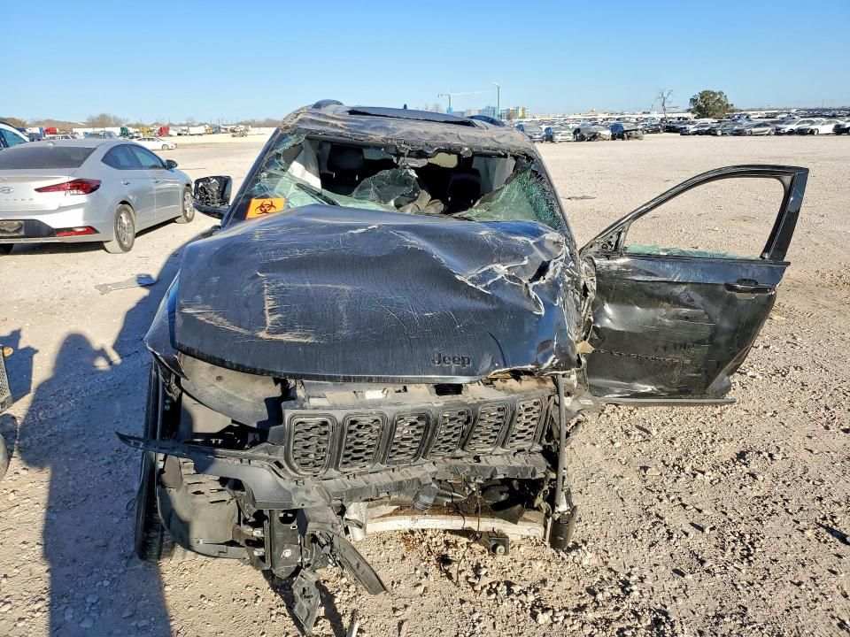 2023 Jeep Grand Cherokee Laredo