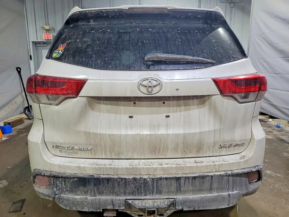 2018 Toyota Highlander se