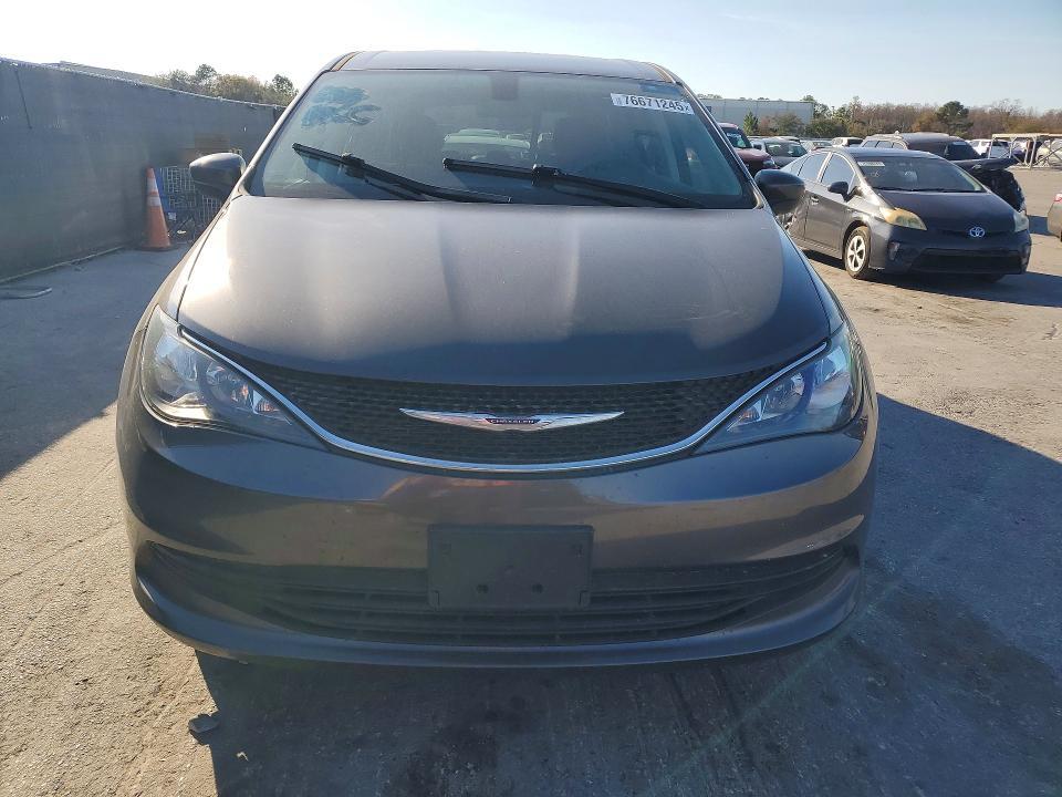 2020 Chrysler Voyager lx