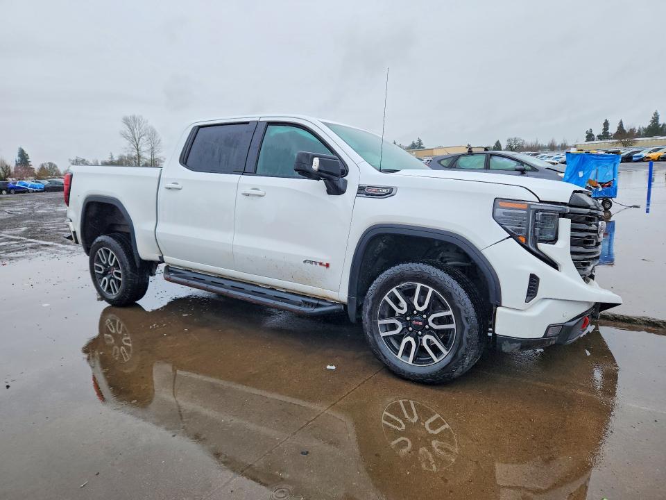 2025 GMC Sierra K1500 AT4