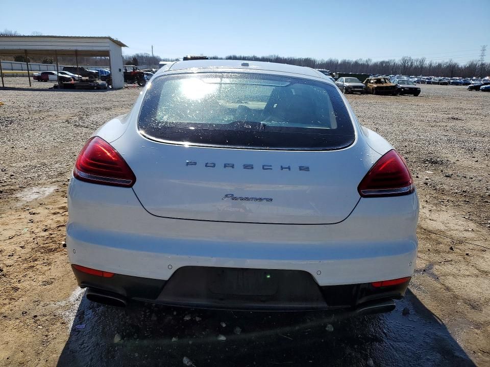 2016 Porsche Panamera 2