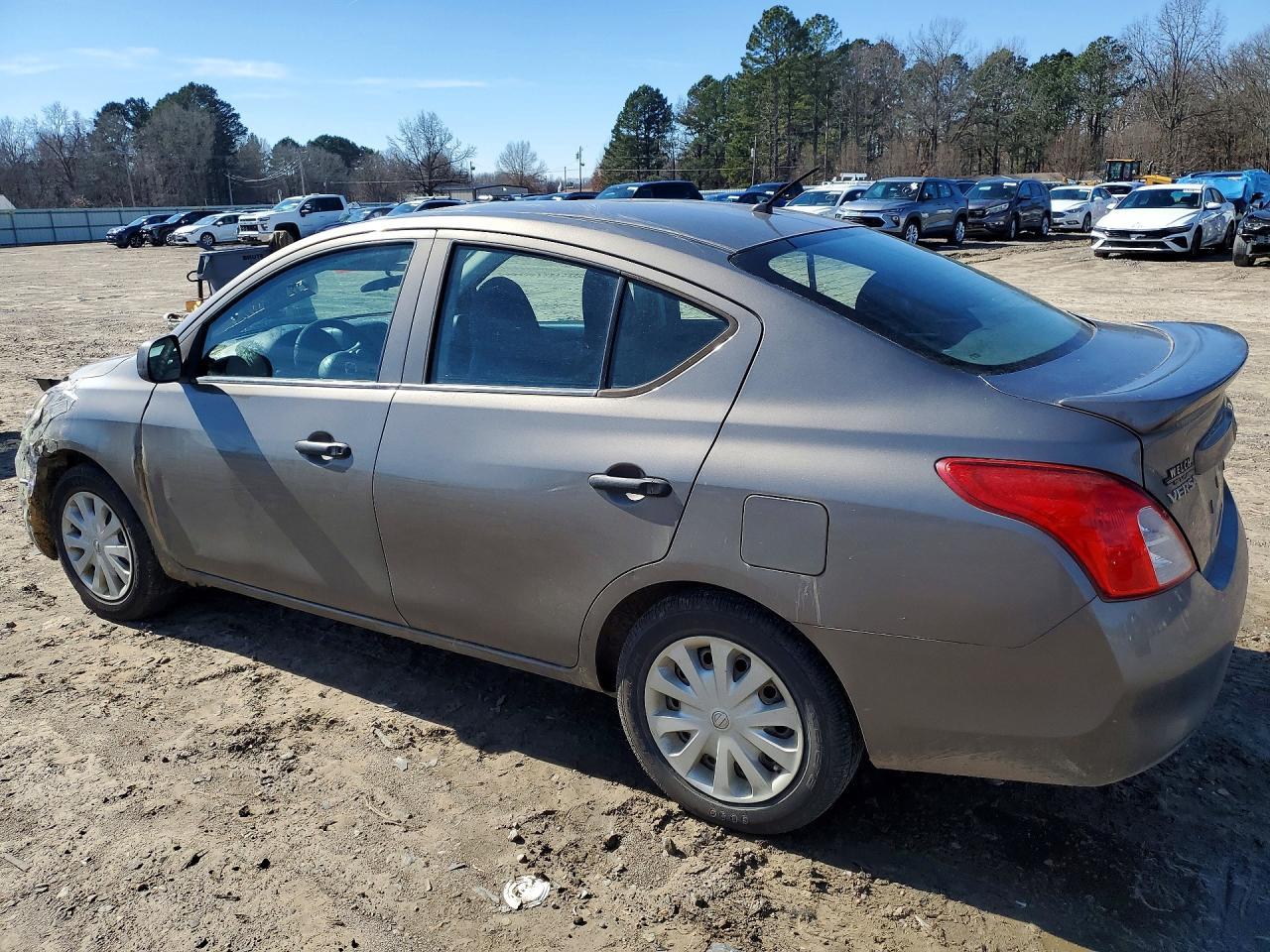 2013 Nissan Versa 1.6 s
