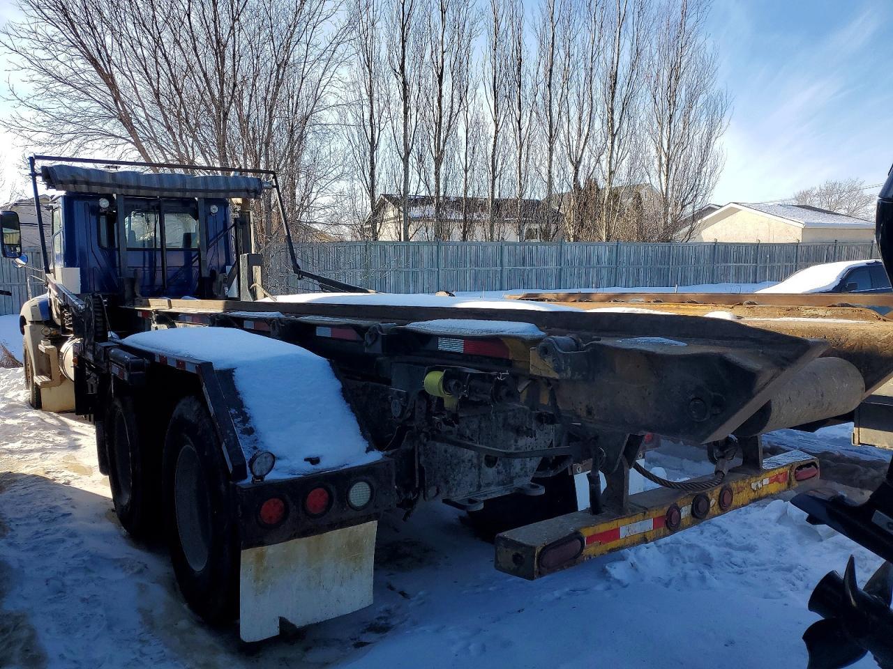 2012 Mack 800 GU800