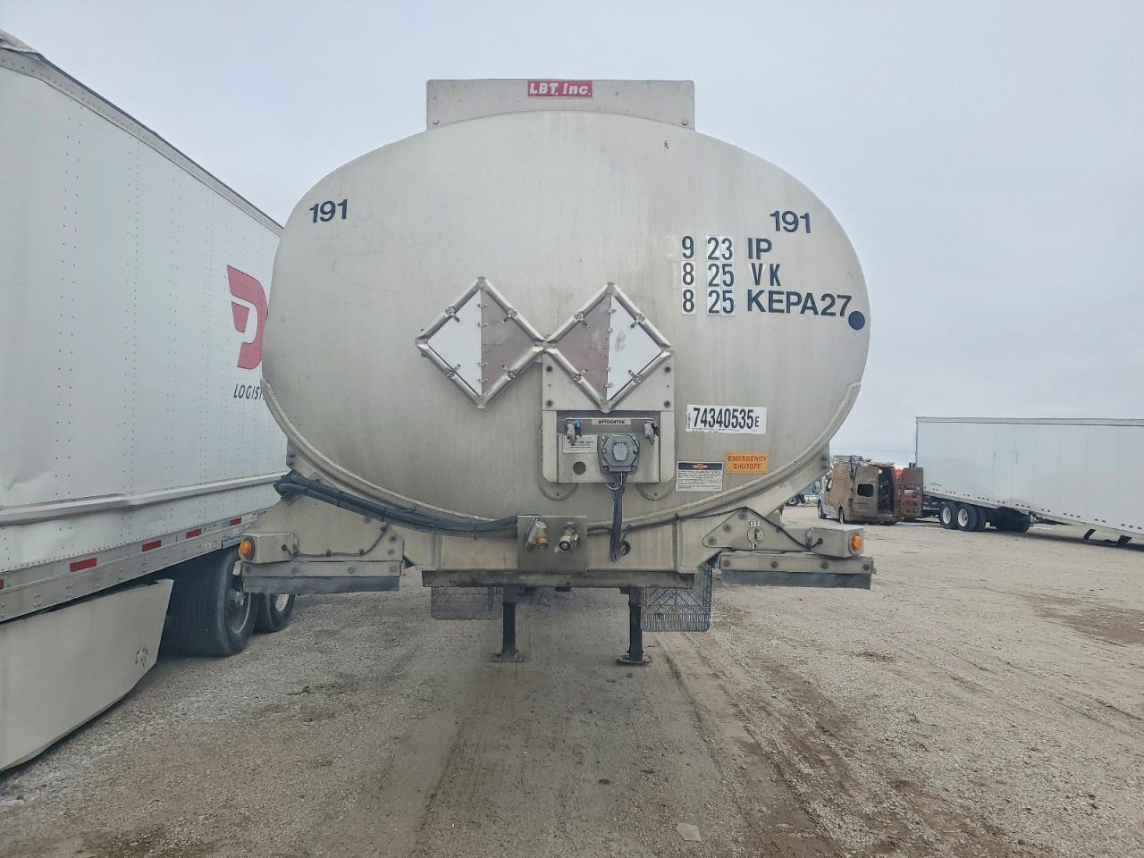 2009 LBT Fuel Tank Trailer