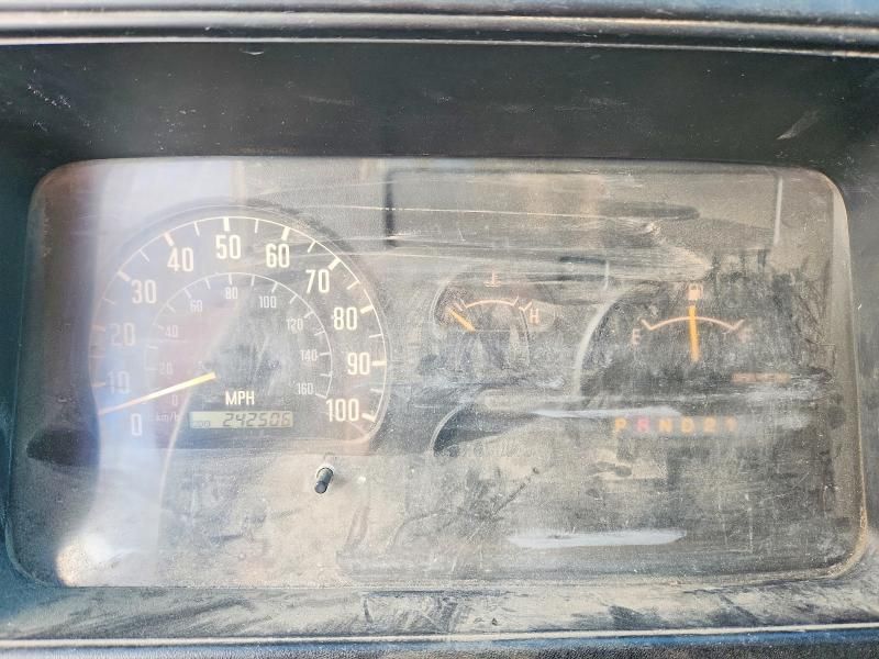 1999 Isuzu NQR Dump Truck