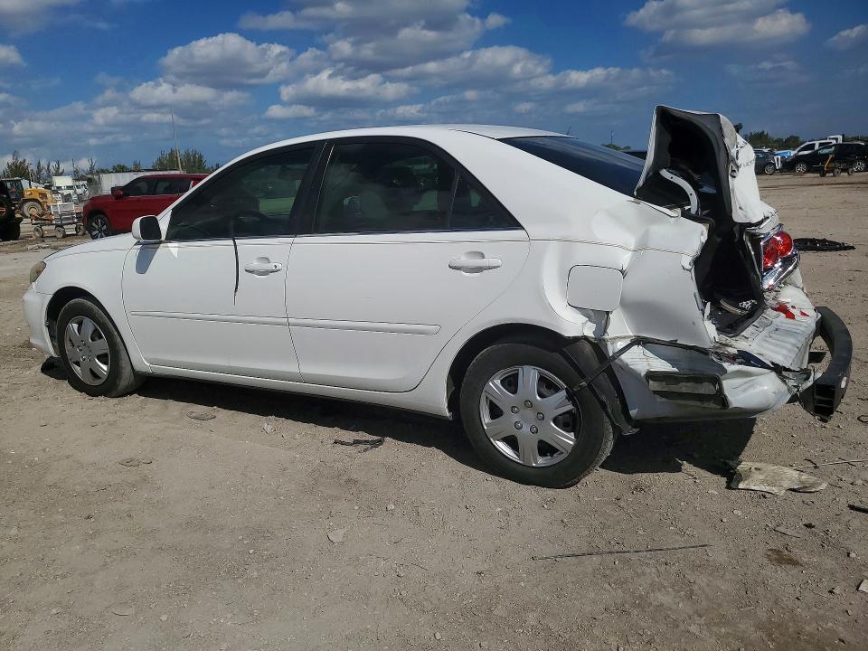 2005 Toyota Camry le