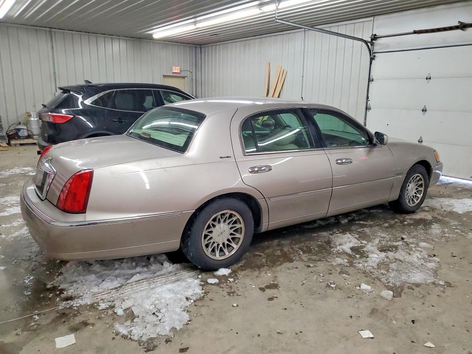 2002 Lincoln Town car Signature