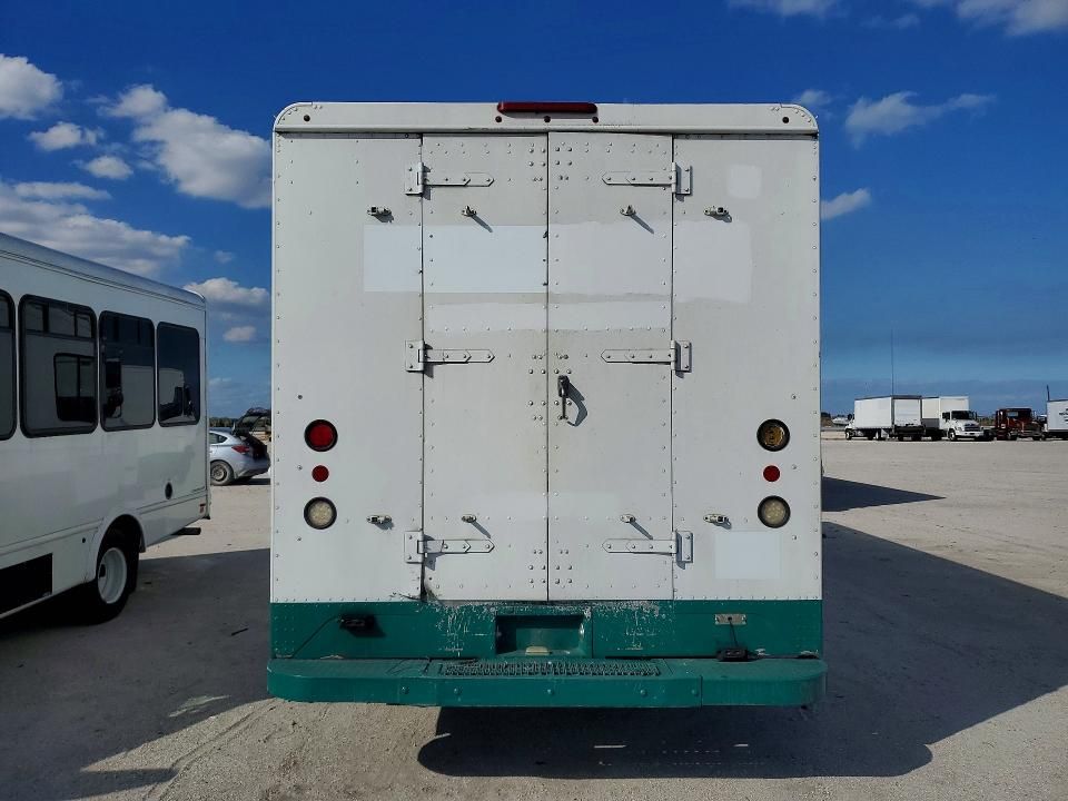 2011 Workhorse Custom Chassis 2011 Workhorse W62 Delivery Truck