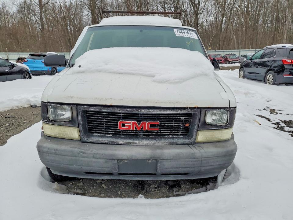 2005 GMC Safari XT