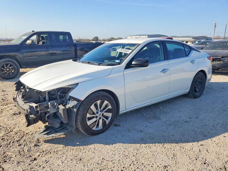 2024 Niss Altima 2.5 s