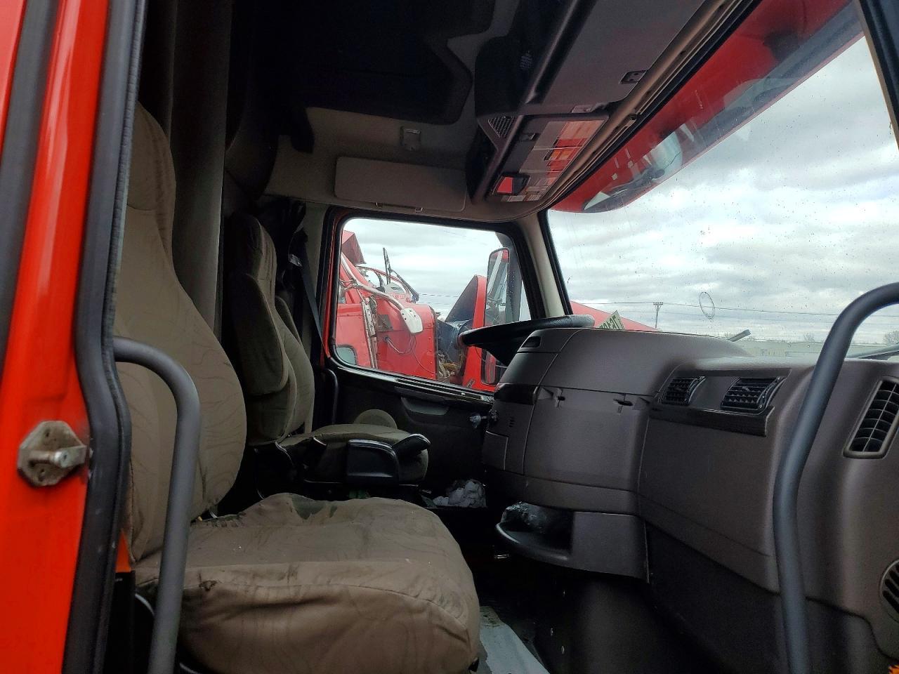 2017 Volvo VNL Semi Truck