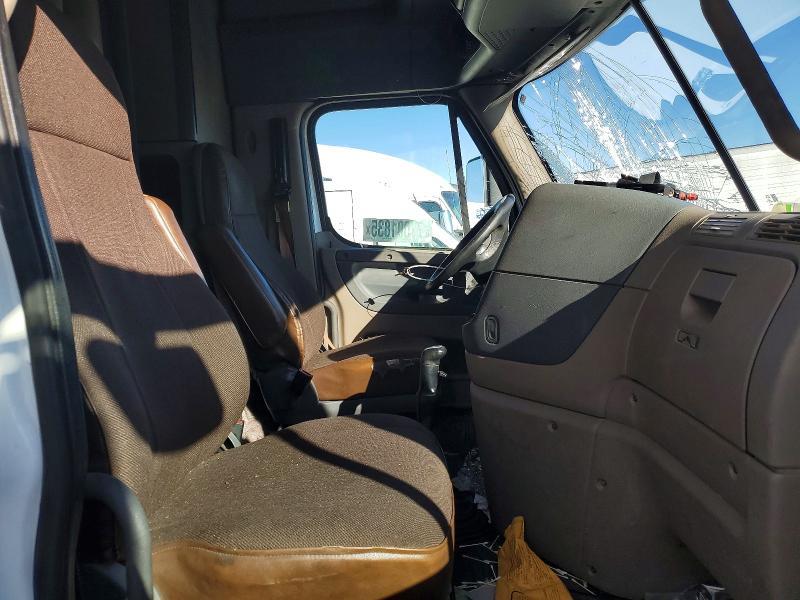 2016 Freightliner Cascadia 126 Semi Truck