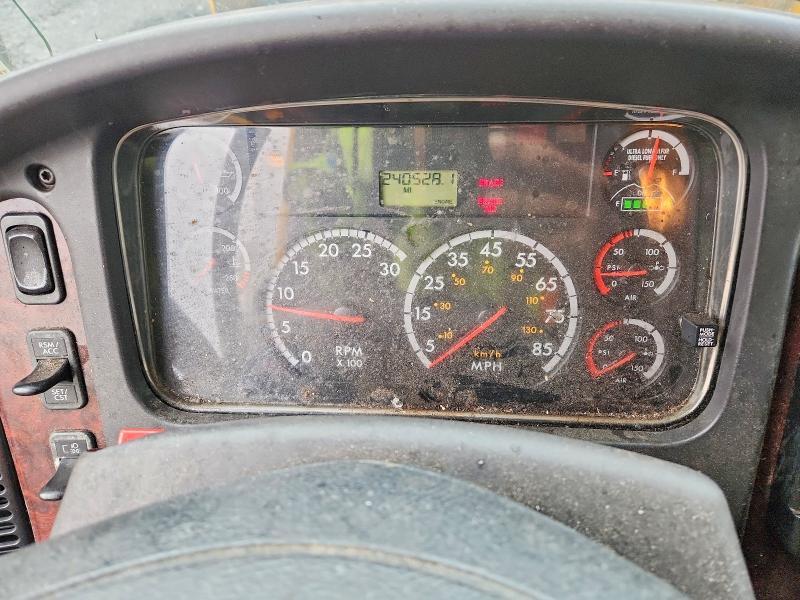 2012 Freigliner 2012 Freightliner Business Class M2 BOX Truck