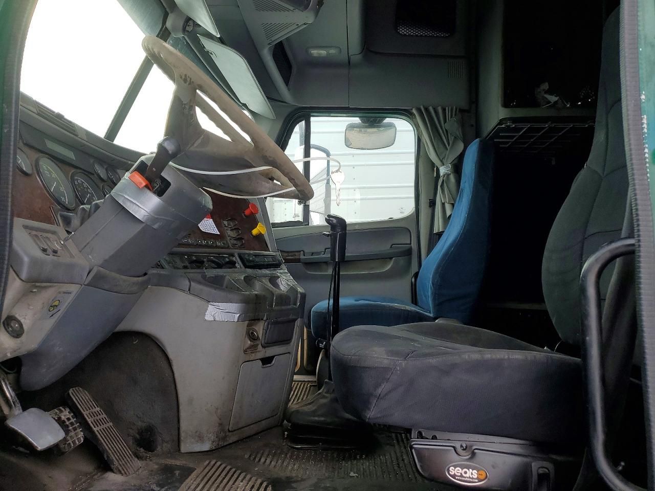 2006 Freightliner CST120 Semi Truck