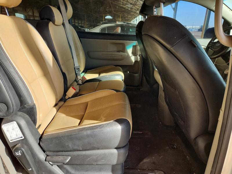 2017 KIA Sedona lx