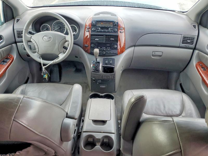2004 Toyota Sienna xle 7 Passenger