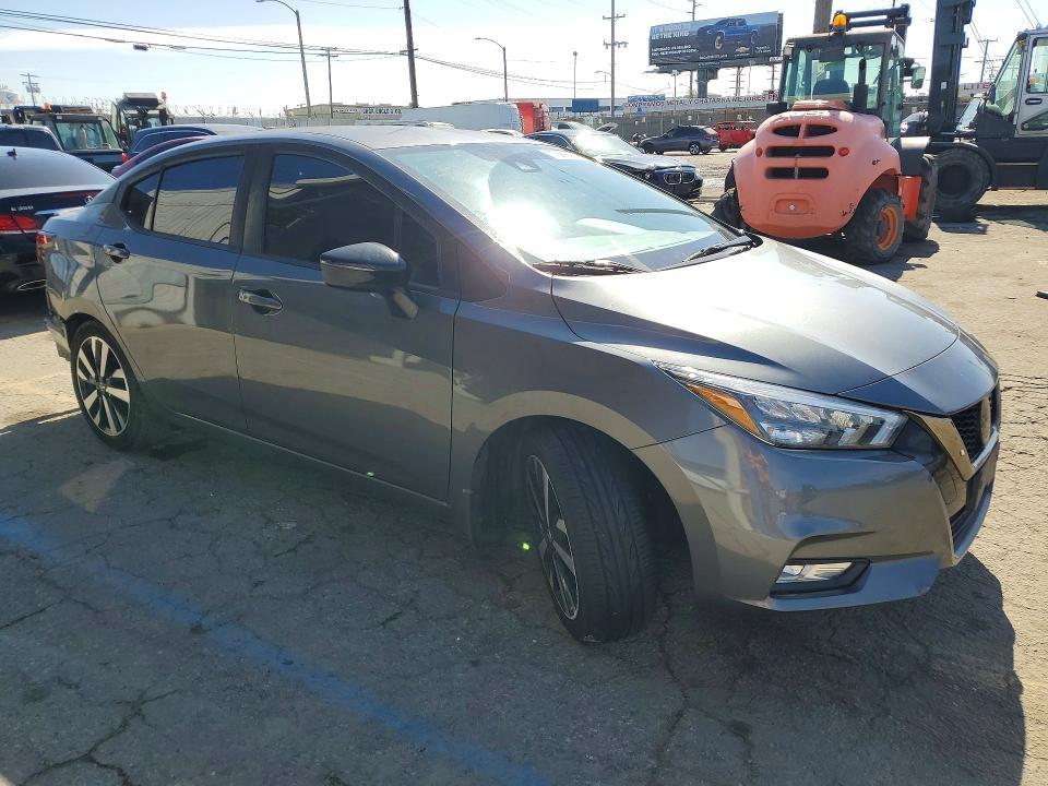2021 Nissan Versa sr