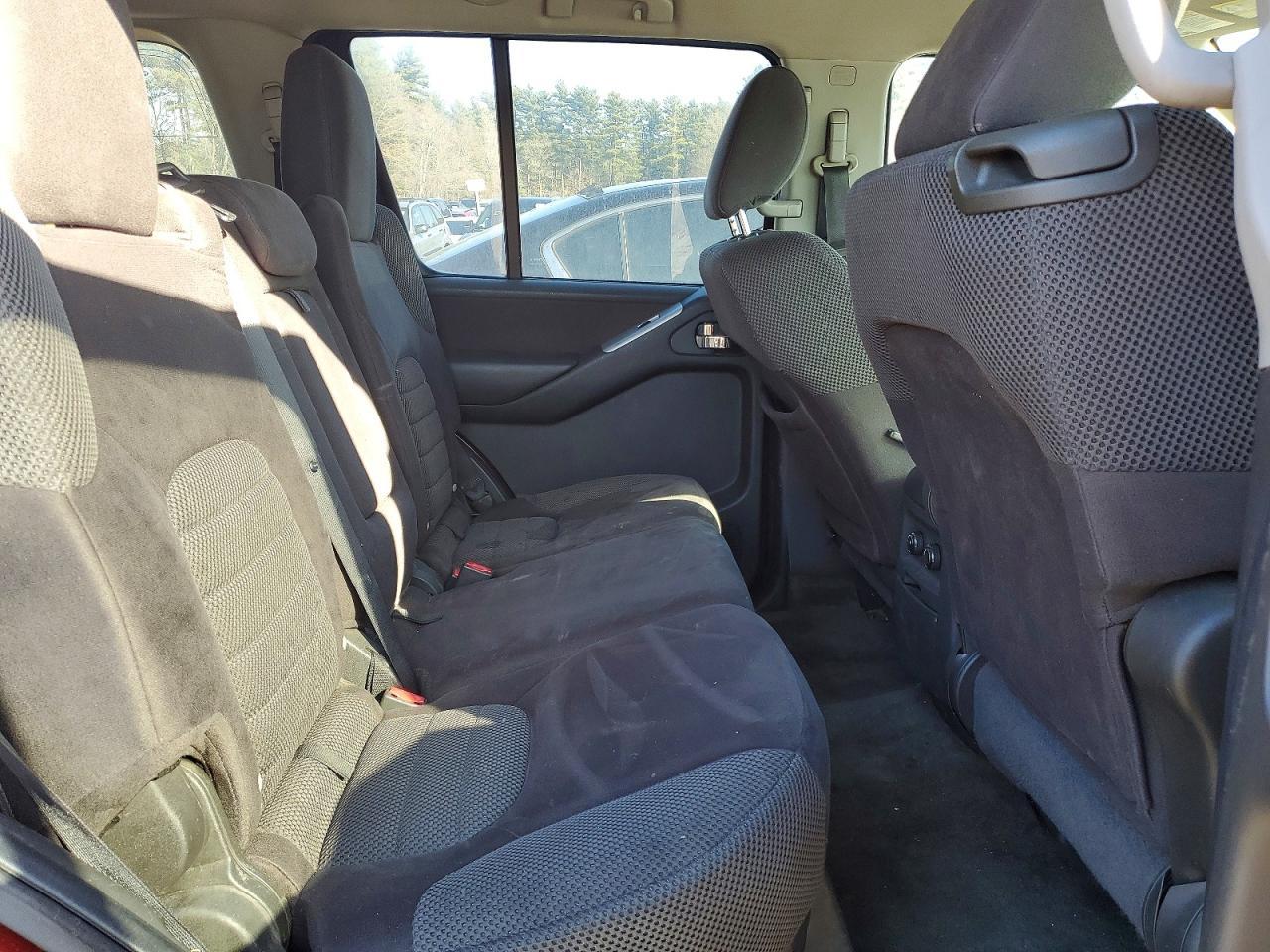 2012 Nissan Pathfinder s