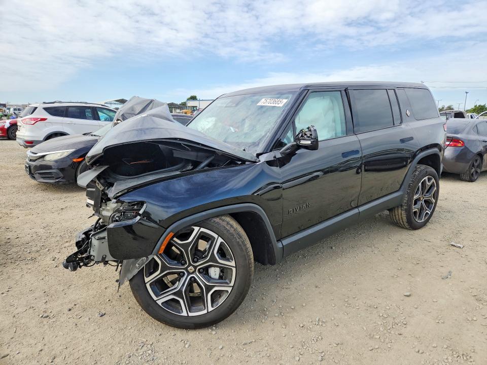 2025 Rivian R1S Adventure
