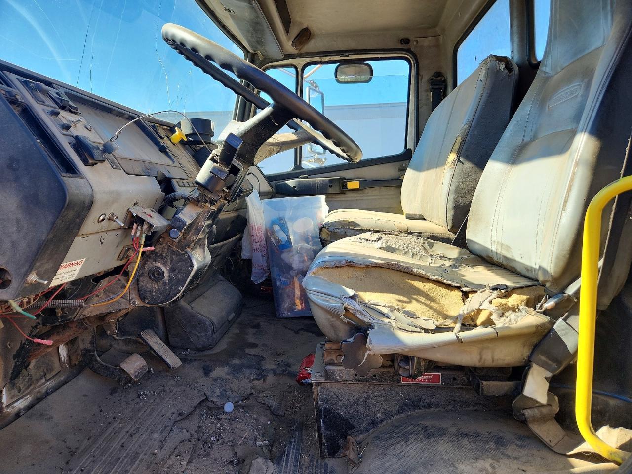 2002 Freightliner FL70 Refuse Truck