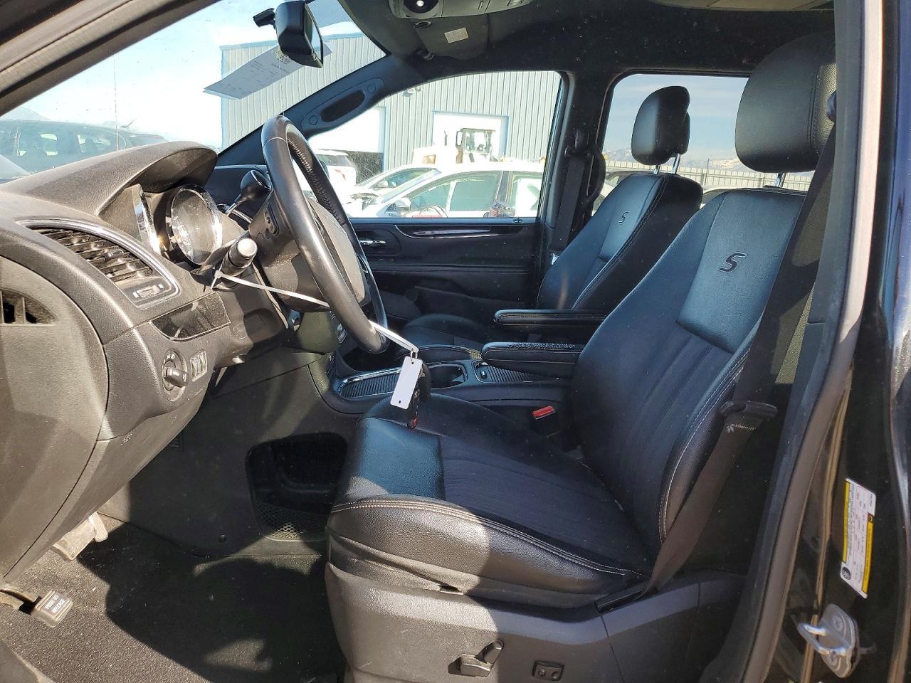 2014 Chrysler Town & Country s