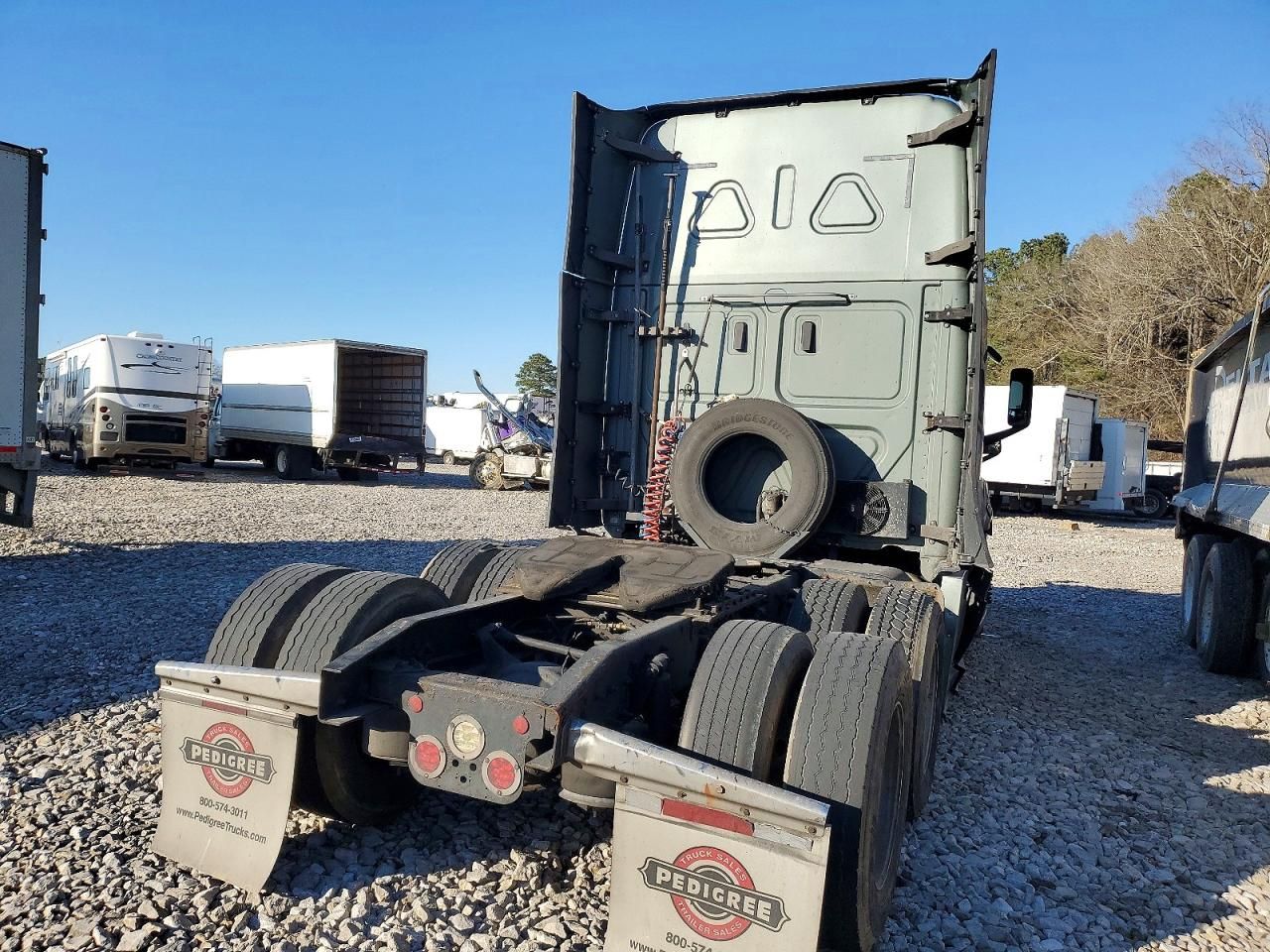 2018 Freightliner Cascadia 126 Semi Truck