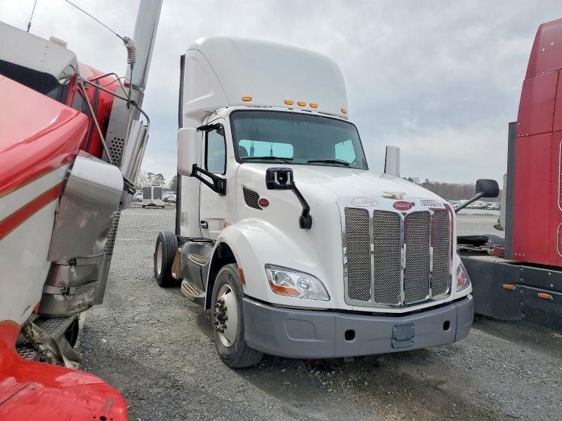 2017 Peterbilt Tractor 2017 Peterbilt 579 Semi Truck