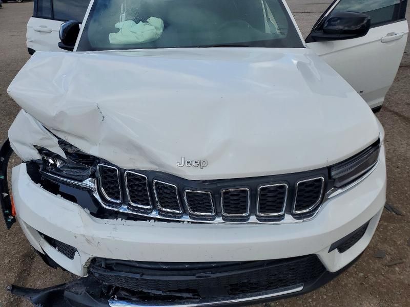 2025 Jeep Grand Cherokee Laredo